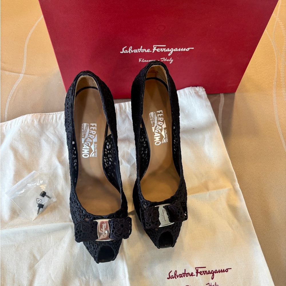 Salvatore Ferragamo Black Bonita Lace Peep Toe Pumps Size 9.5